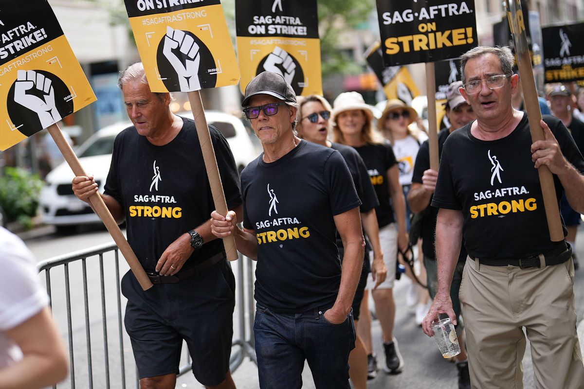 Kevin Bacon joins SAG-AFTRA members as they maintain picket lines across New York City on August 8, 2023 in New York City. (John Nacion/Getty Images)
