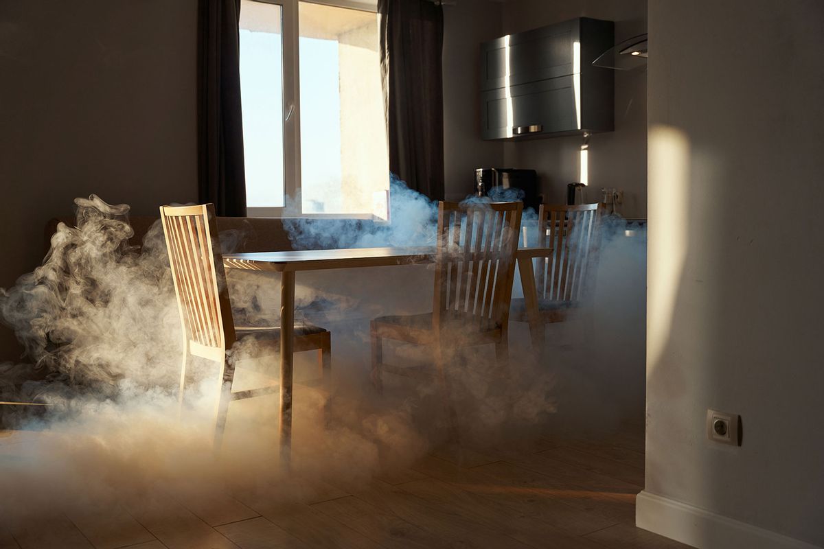 Kitchen filled with smoke (Getty Images/Ignatiev)