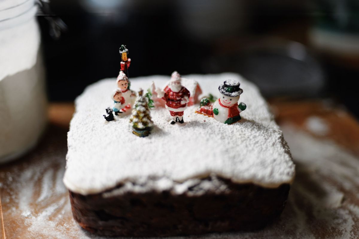 Sugar iced Christmas fruit cake with Christmas decorations (Getty Images/robert reader)