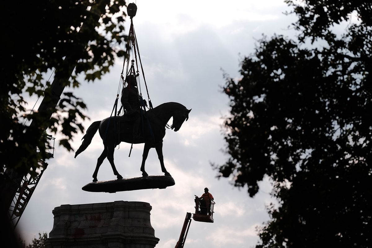 Workers remove the statue of Robert E. Lee at the Marcus-David Peters circle prior to its removal on September 8, 2021 in Richmond, Virginia. (Eze Amos/Getty Images)