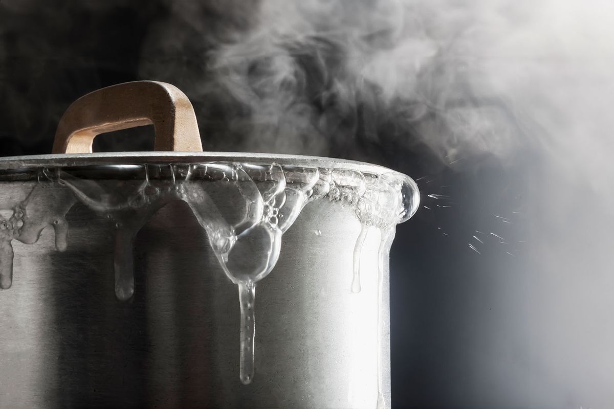 Steaming boiling pot (Getty Images/Yuji Sakai)