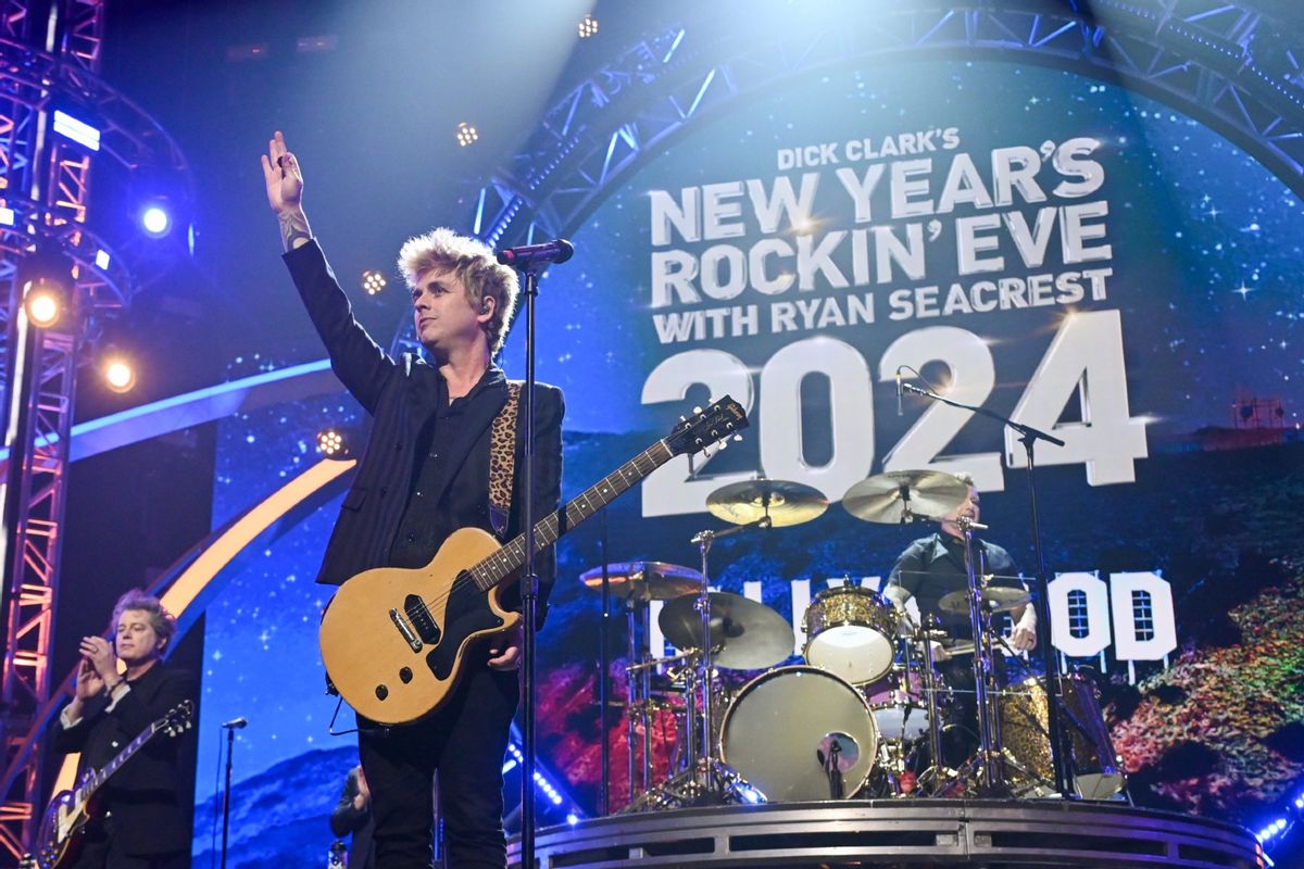 Green Day bashes Trump during New Year's Eve performance
