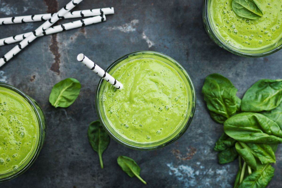 Green spinach smoothie (Getty Images/Johner Images)