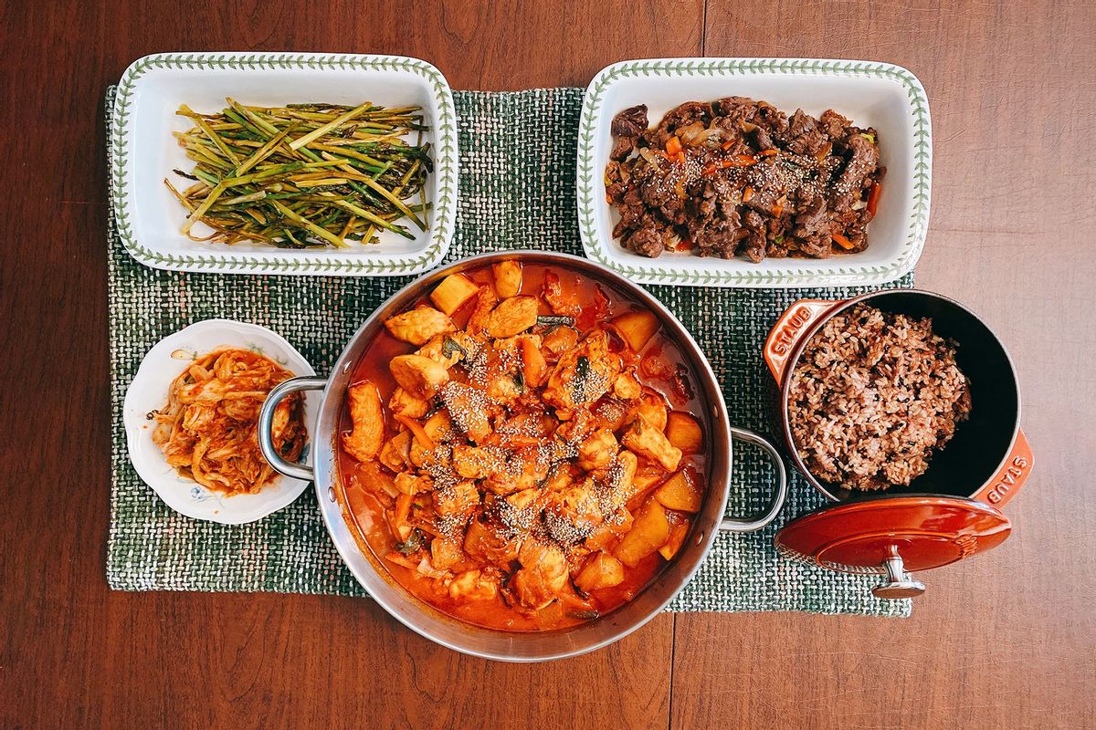 Korean rice cakes and accoutrements (Photo courtesy of ICE/Grace Lee)