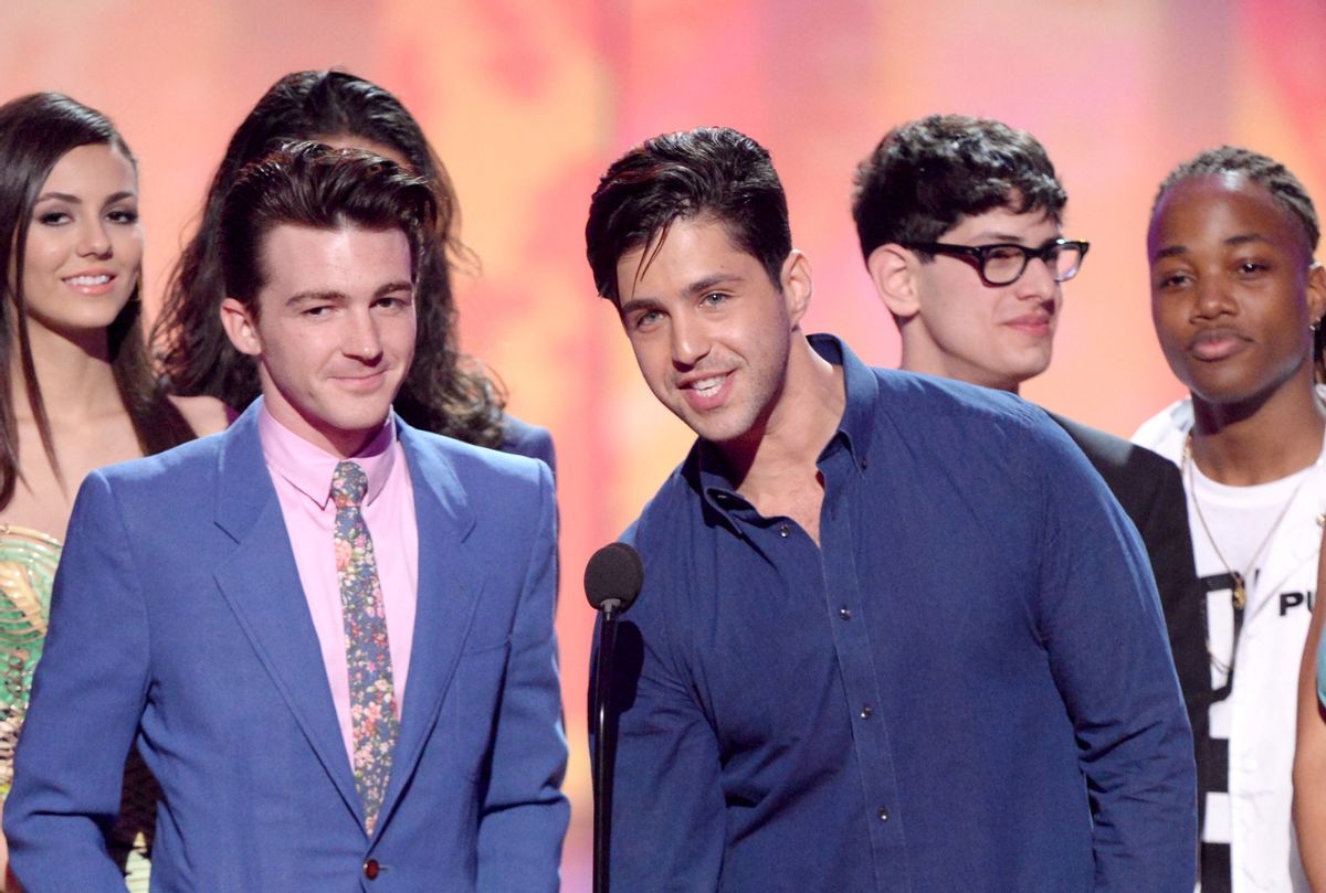 Actors Victoria Justice, Drake Bell, Josh Peck, Matt Bennett and Leon Thomas III stand onstage at Nickelodeon's 27th Annual Kids' Choice Awards at USC Galen Center on March 29, 2014 in Los Angeles, California (Jeff Kravitz/FilmMagic)