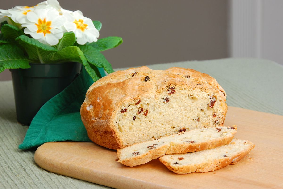 A freshly baked loaf of Irish bread, with spring flowers in the background (Getty Images/sbossert)