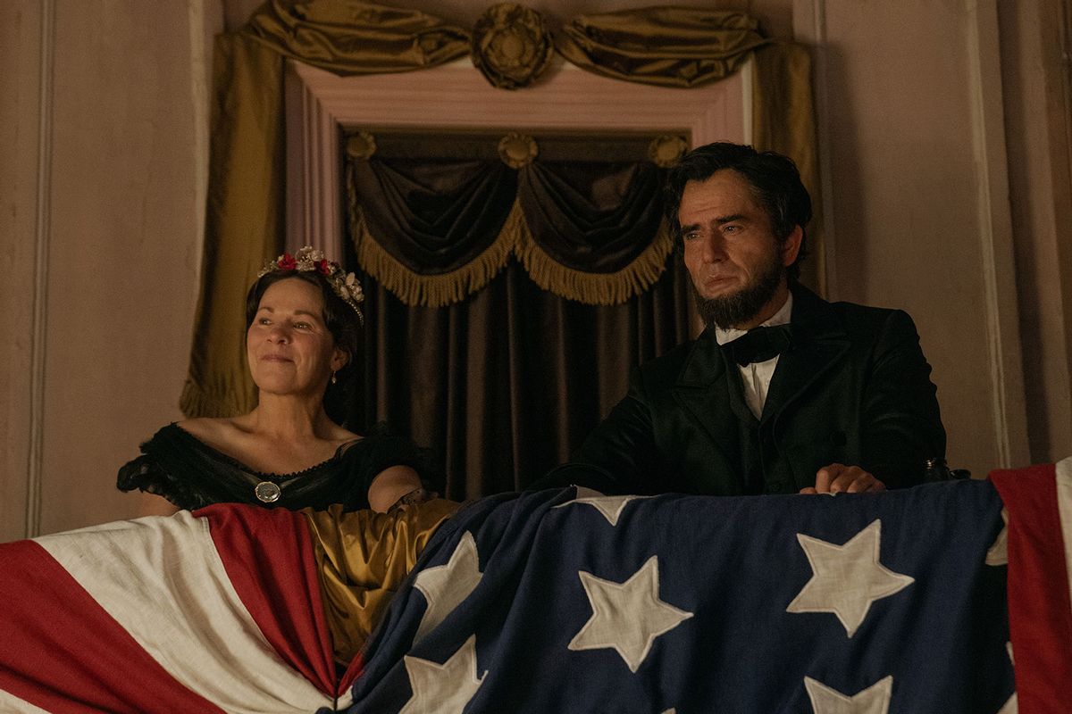 Lili Taylor as Mary Todd Lincoln and Hamish Linklater as Abraham Lincoln in "Manhunt" (AppleTV+)