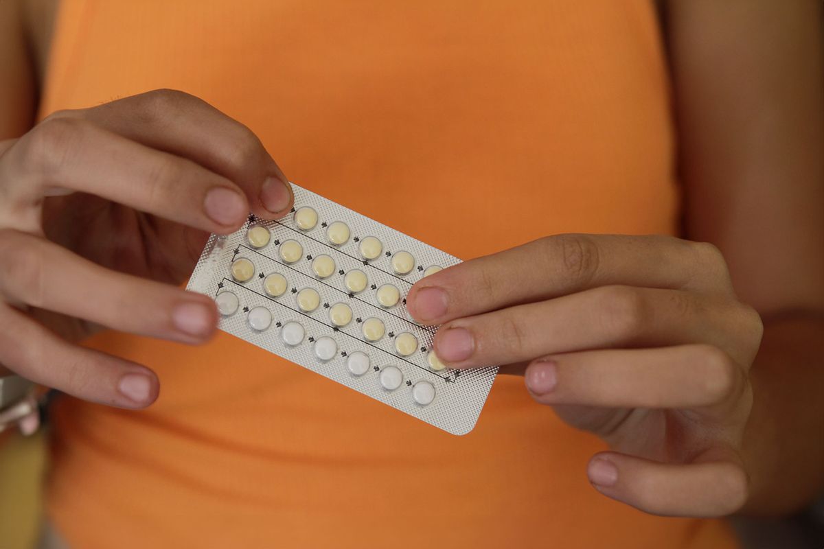 Woman holding birth control pills (Getty Images/Isabel Pavia)