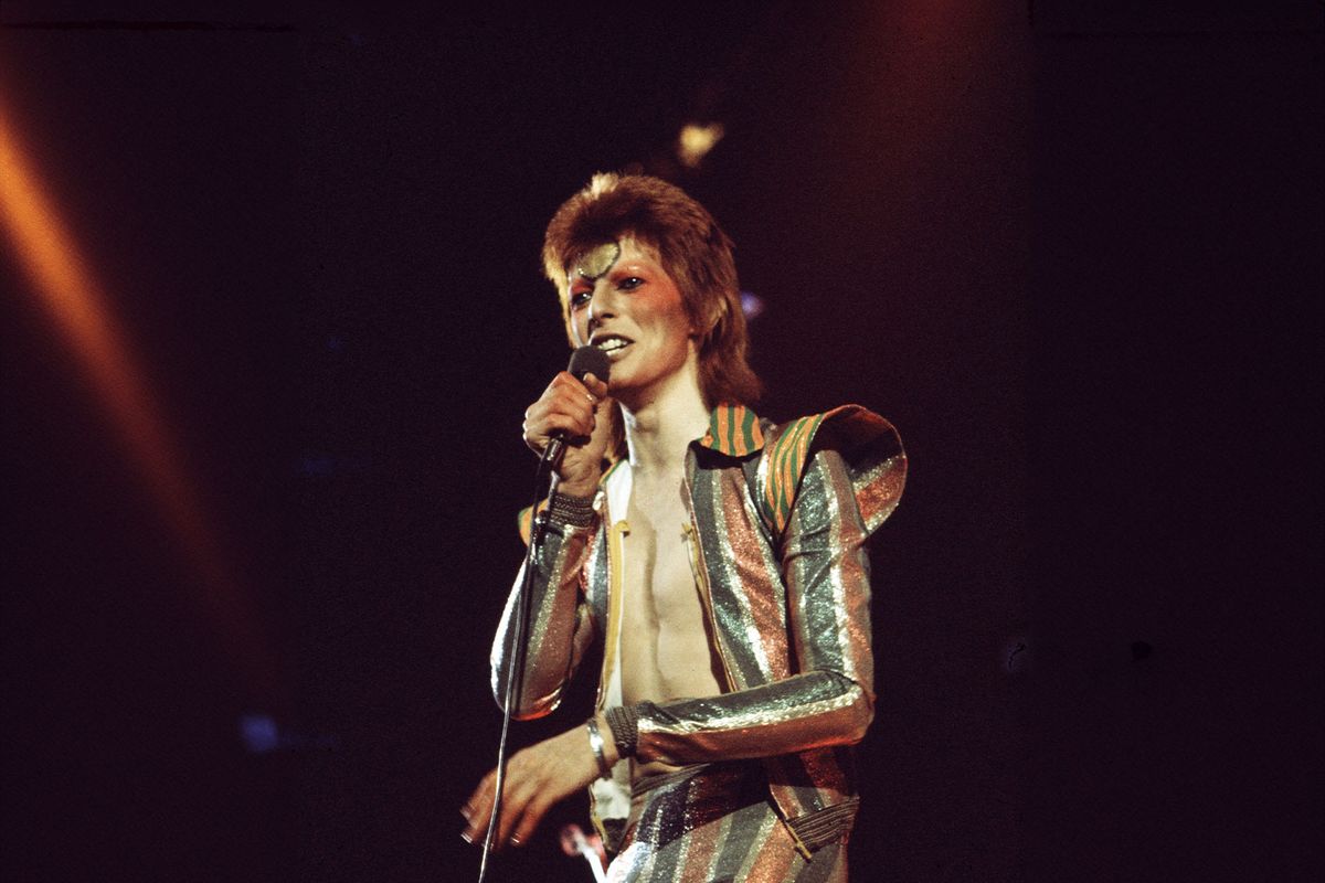 David Bowie (1947 - 2016) performs on stage on his Ziggy Stardust/Aladdin Sane tour in London, 1973. (Michael Putland/Getty Images)