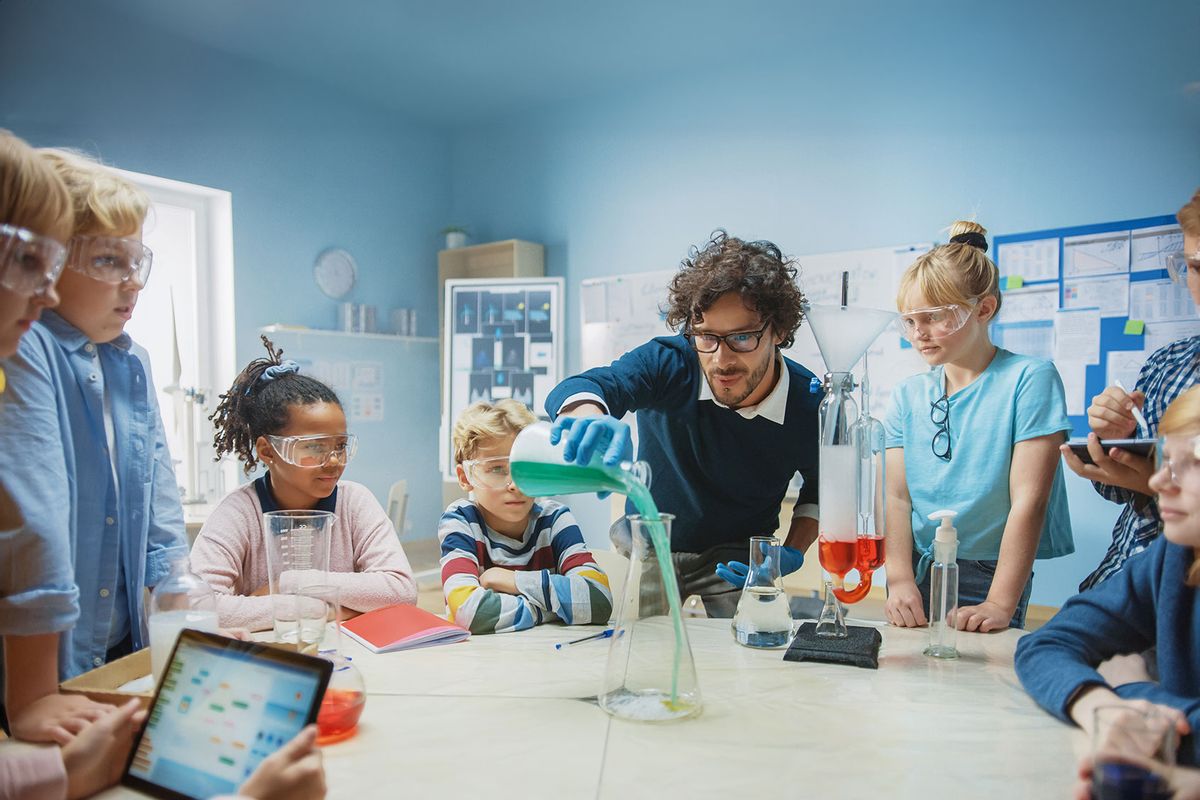 Science Teacher Shows Chemical Reaction Experiment To Children (Getty Images/gorodenkoff)