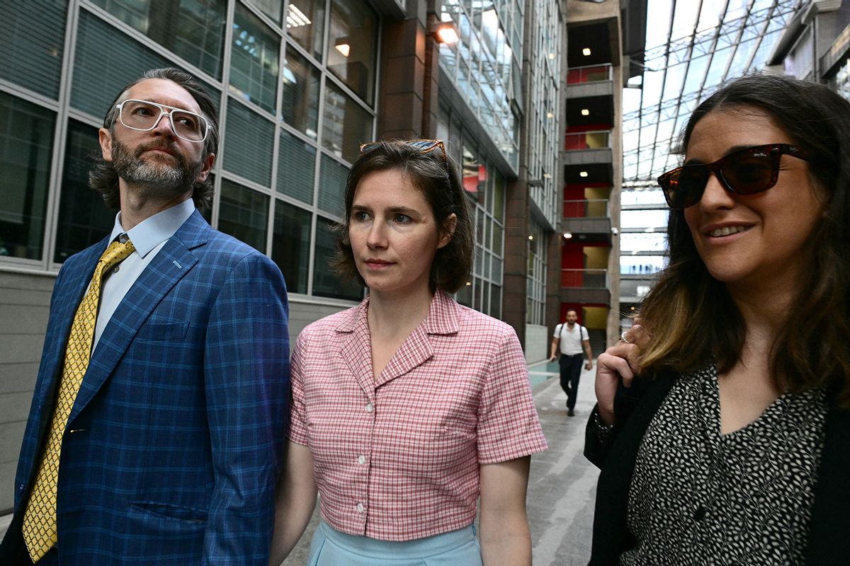 Amanda Knox (C) arrives with her husband Christopher Robinson (L) at the courthouse in Florence, on June 5, 2024 before a hearing in a slander case, related to her jailing and later acquittal for the murder of her British roommate in 2007. (TIZIANA FABI/AFP via Getty Images)