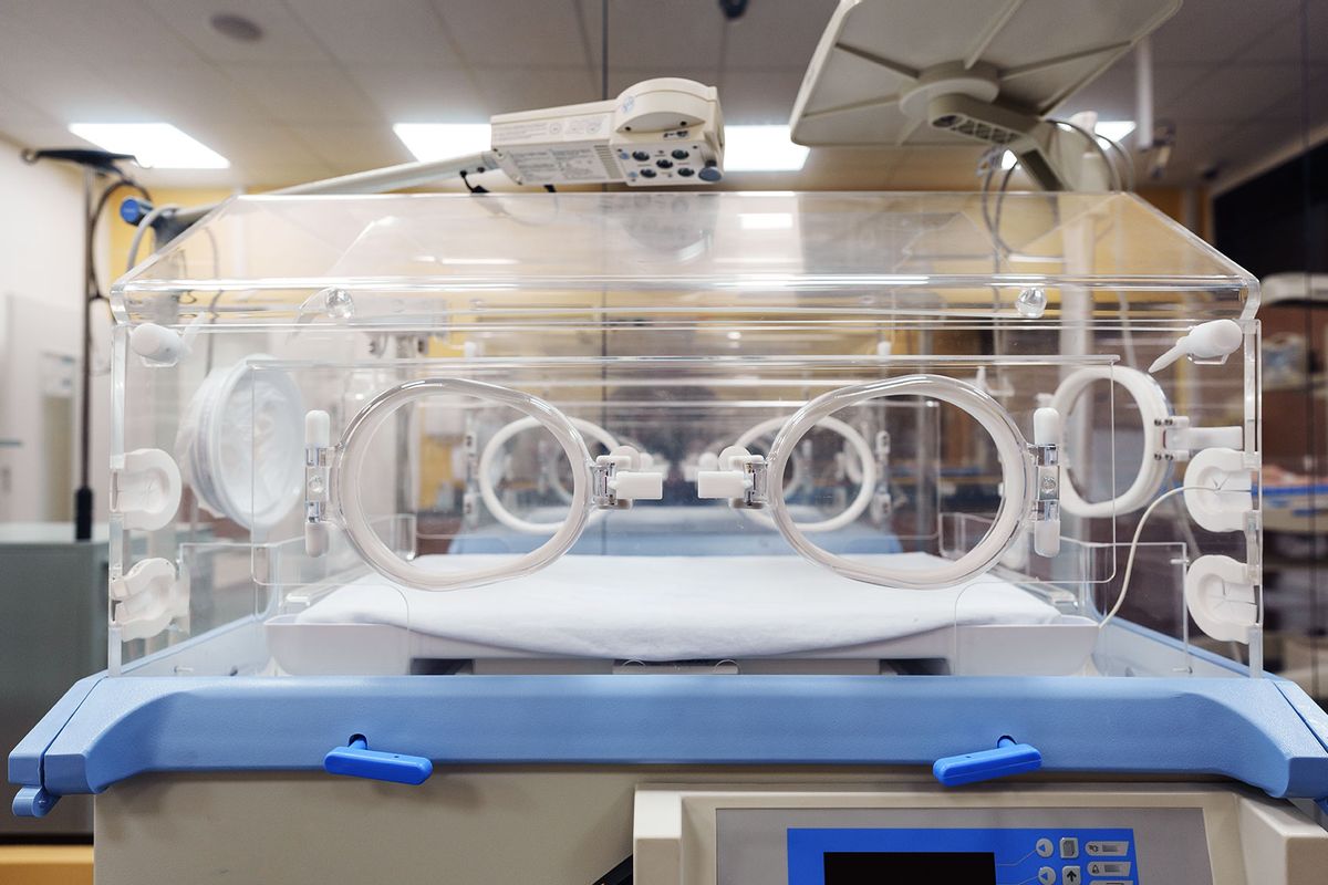 Empty Medical Incubator (Getty Images/Capuski)