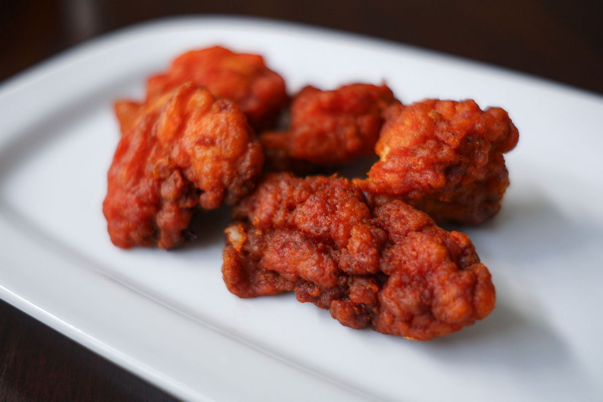 Boneless Buffalo Wings on Plate (Getty Images/Grace Cary)