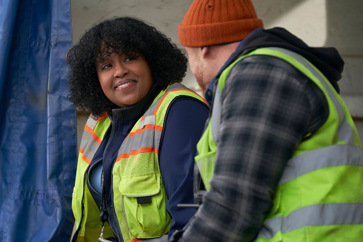 Melissa (Natasha Rothwell) and Terrance (KeiLyn Durrel Jones) in "How To Die Alone" (John Medland/Hulu)