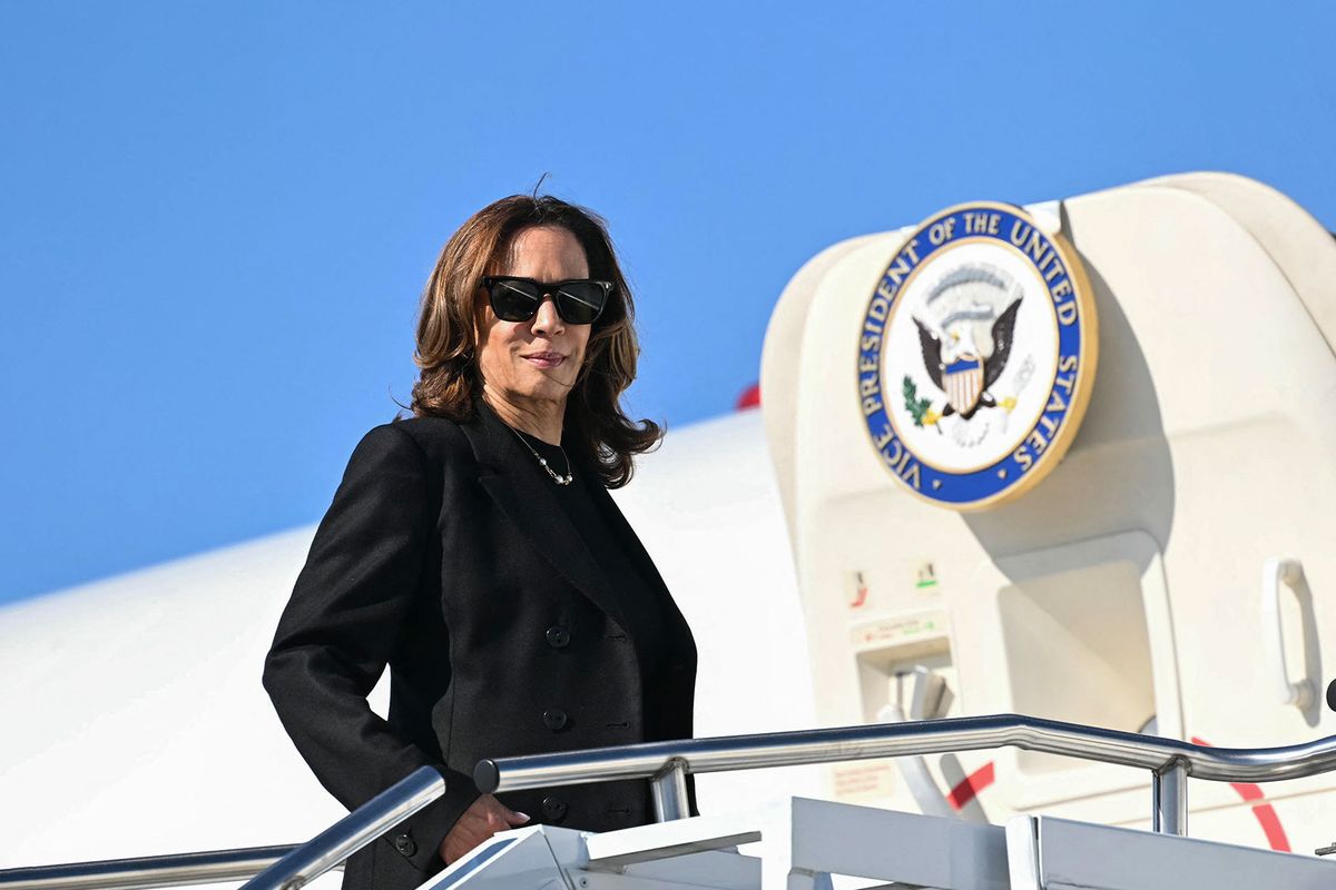 US Vice President and Democratic presidential candidate Kamala Harris boards Air Force Two as she departs Pittsburgh International Airport in Pittsburgh, Pennsylvania, on September 9, 2024, en route to Philadelphia. (MANDEL NGAN/AFP via Getty Images)