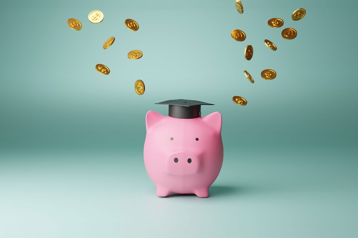 Student loan and piggy bank, concept (Getty Images/Wong Yu Liang)