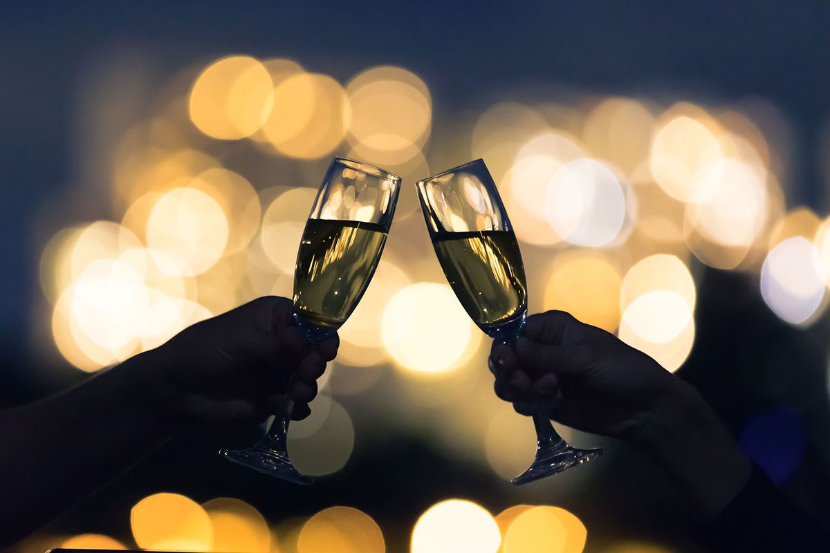 Couple toasting glasses of champagne (Getty Images/kieferpix)