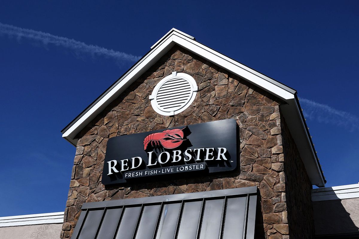 A sign is posted on the exterior of a Red Lobster restaurant on April 17, 2024 in Rohnert Park, California. (Justin Sullivan/Getty Images)