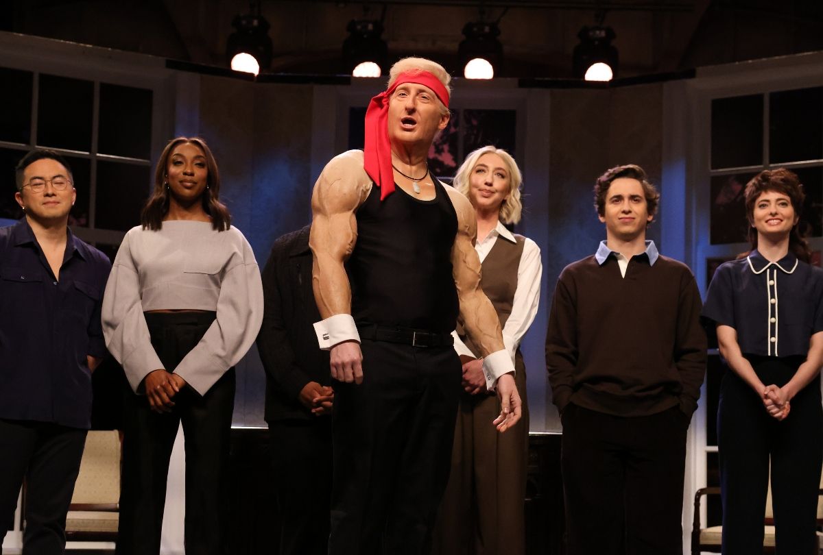 NextImg:"Hail Trump": "Saturday Night Live" cast and Dana Carvey as Elon Musk pledge allegiance to the king