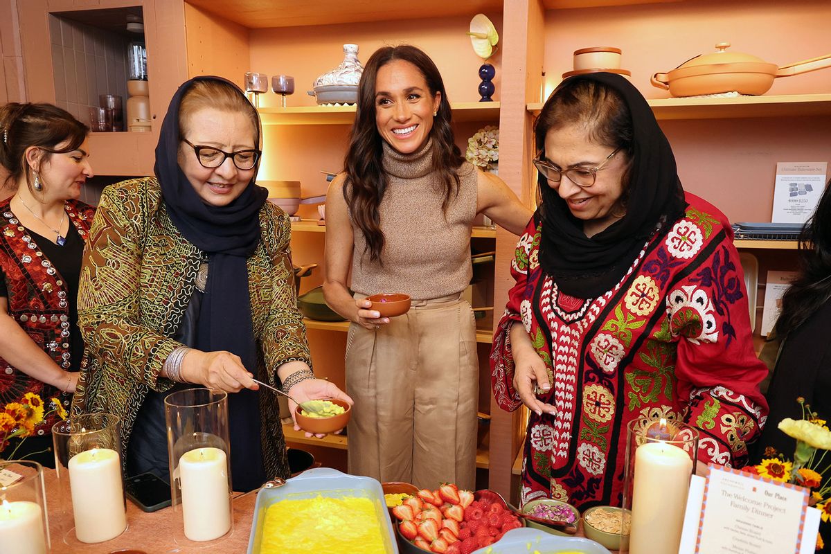 Meghan, Duchess Of Sussex (C) attends Holiday Dinner for The Welcome Project in Celebration of Community at Our Place on October 26, 2024 in Venice, California. (Eric Charbonneau/The Archewell Foundation via Getty Images)