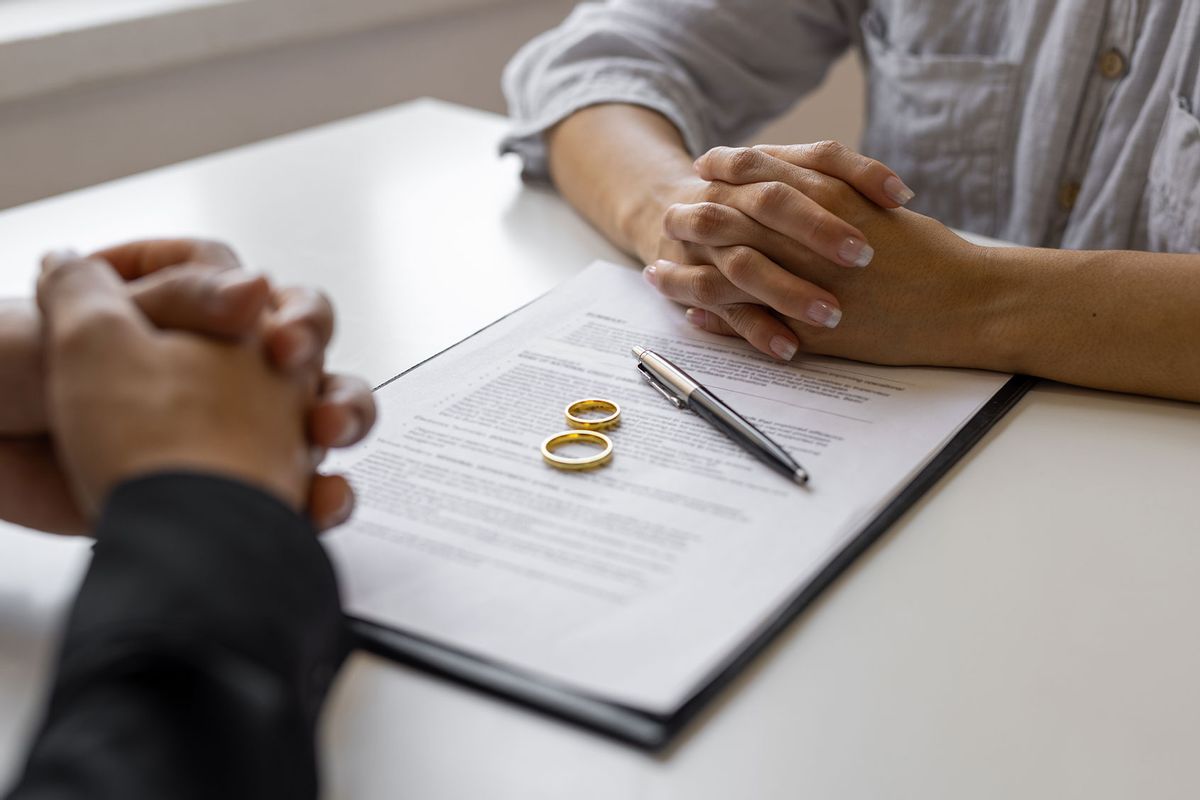 Divorce agreement and wedding rings (Getty Images/bymuratdeniz)