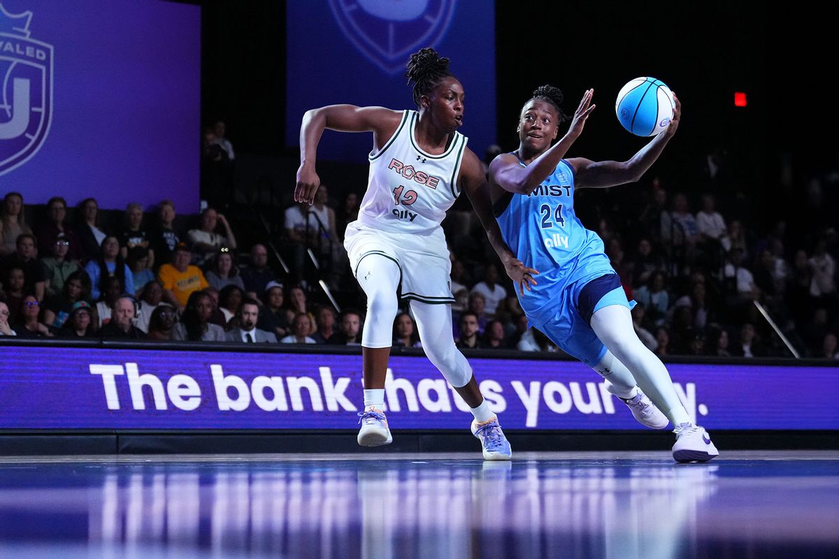 Jewell Loyd #24 of the Mist drives to the basket against Chelsea Gray #12 of Rose during the first quarter at Wayfair Arena on February 07, 2025 in Medley, Florida. (Rich Storry/Getty Images)