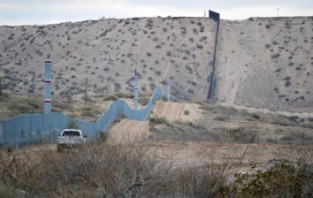 GOP 2016 Trump Border Wall