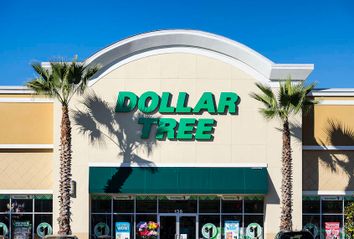Dollor Tree store exterior and sign