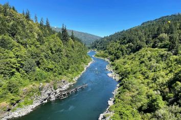 The Klamath River flows through Oregon and Northern California.