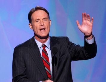 Senator Evan Bayh speaks at the 2008 Democratic National Convention in Denver