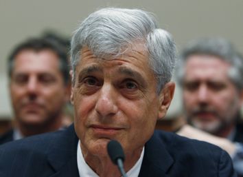 Robert Rubin waits for the start of the Financial Crisis Inquiry Commission hearing on Capitol Hill in Washington