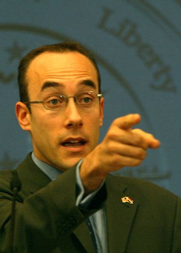 DAN SENOR TAKES QUESTIONS FROM JOURNALISTS DURING NEWS CONFERENCE IN BAGHDAD.