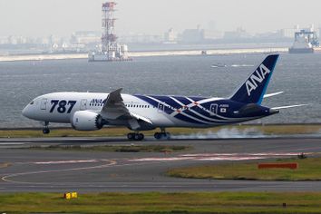 A Boeing 787 Dreamliner aircraft lands for delivery to All Nippon Airways (ANA) of Japan at Haneda airport in Tokyo September 28, 2011.