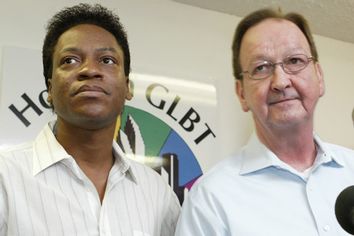 Tyron Garner (L) and John Lawrence (R) appear at a press conference in Houston on June 26, 2003