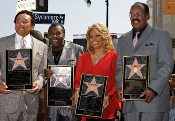 William Smokey Robinson, Warren Pete Moore, Claudette Robinson, Robert Bobby Rogers