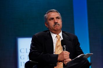 Journalist Thomas Friedman moderates a plenary session on strengthening market-based solutions during the Clinton Global Initiative in New York