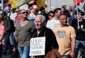 Right-wing protestors demonstrate in Berlin
