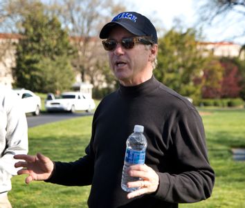 Rand Paul prepares to golf with president trump