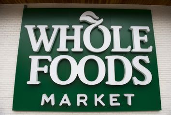 US-AMAZON-WHOLEFOODS-MERGER-RETAIL-FOOD-ECOMMERCE