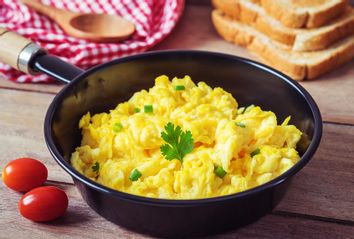 Scrambled eggs in frying pan