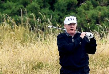 Donald trump; golf