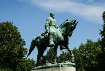 Robert E. Lee statue