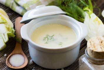 Creamy fennel soup with fresh herbs