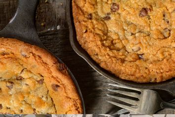 Skillet Chocolate Chip Cookie