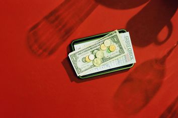Restaurant bill and cash on small tray