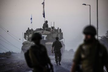 Israeli tanks move near Gaza border