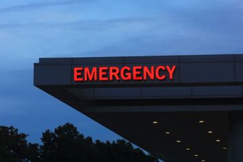 Hospital emergency room entrance sign