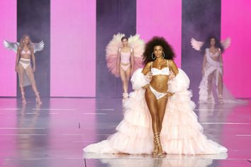 Victoria's Secret Fashion Show 2024; Imaan Hammam
