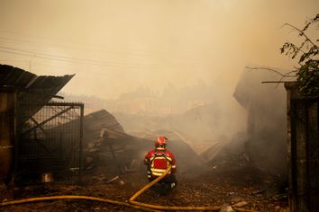 Portugal Wildfire Fire Firefighter damage destruction