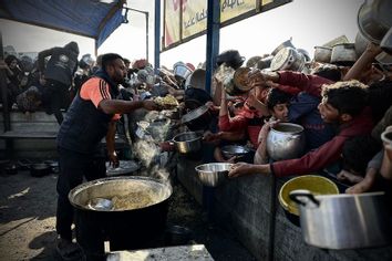 Food distribution Khan Yunis Gaza